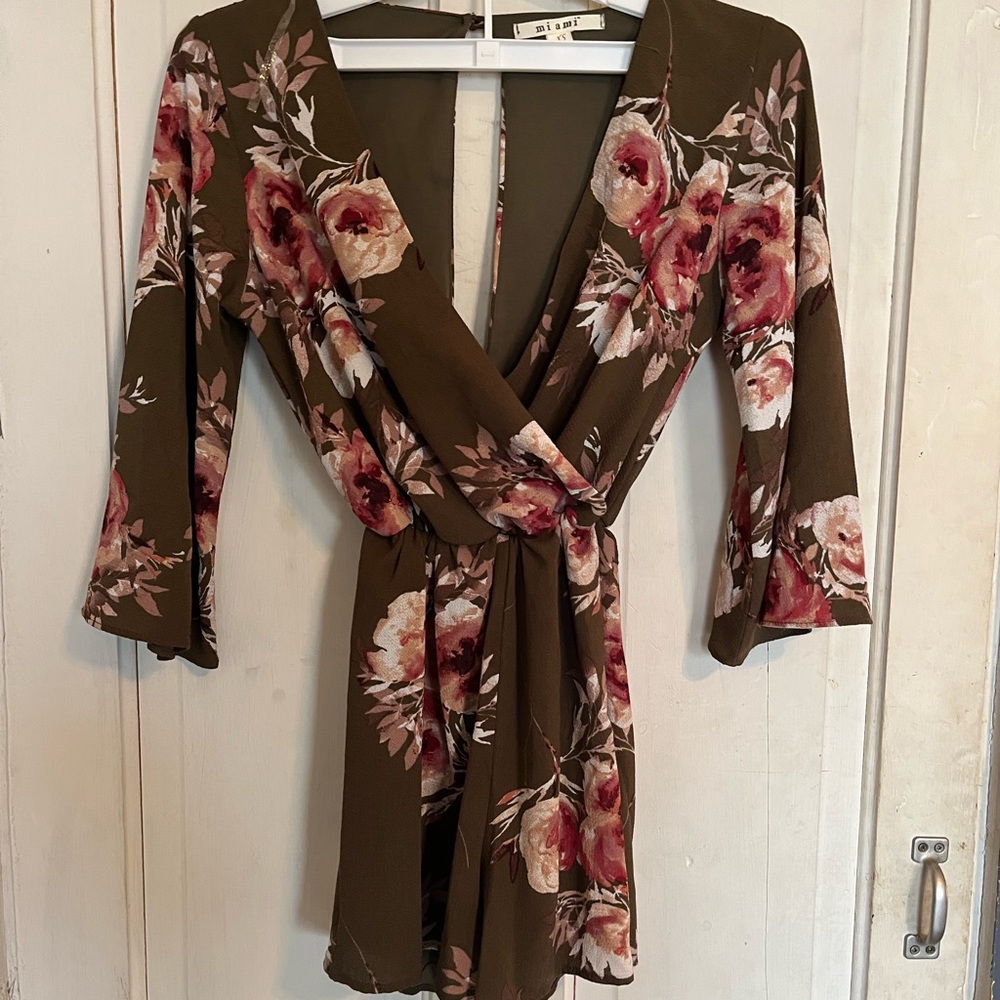 !NWOT! MI AMI ROMPER (XS)